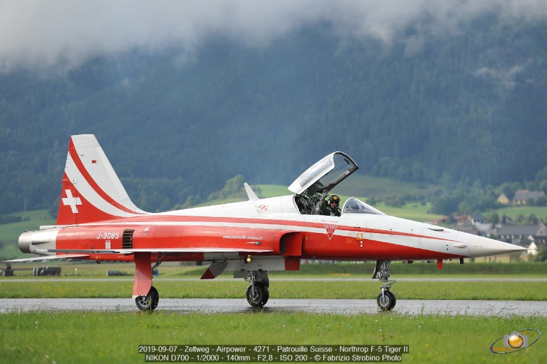 2019-09-07 - Zeltweg - Airpower - 4271 - Patrouille Suisse - Northrop F-5 Tiger II.jpg